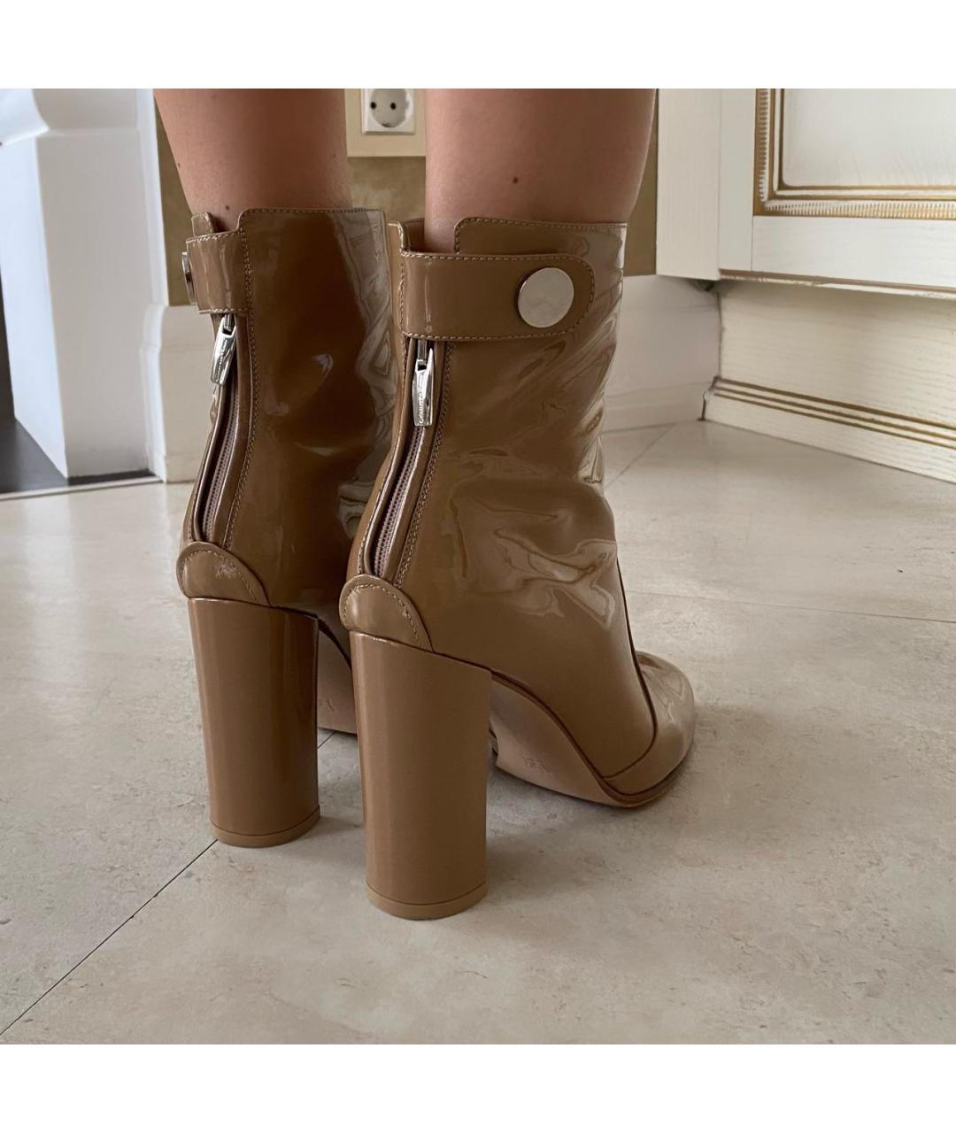 GIANVITO ROSSI Бежевые ботильоны из лакированной кожи, фото 6