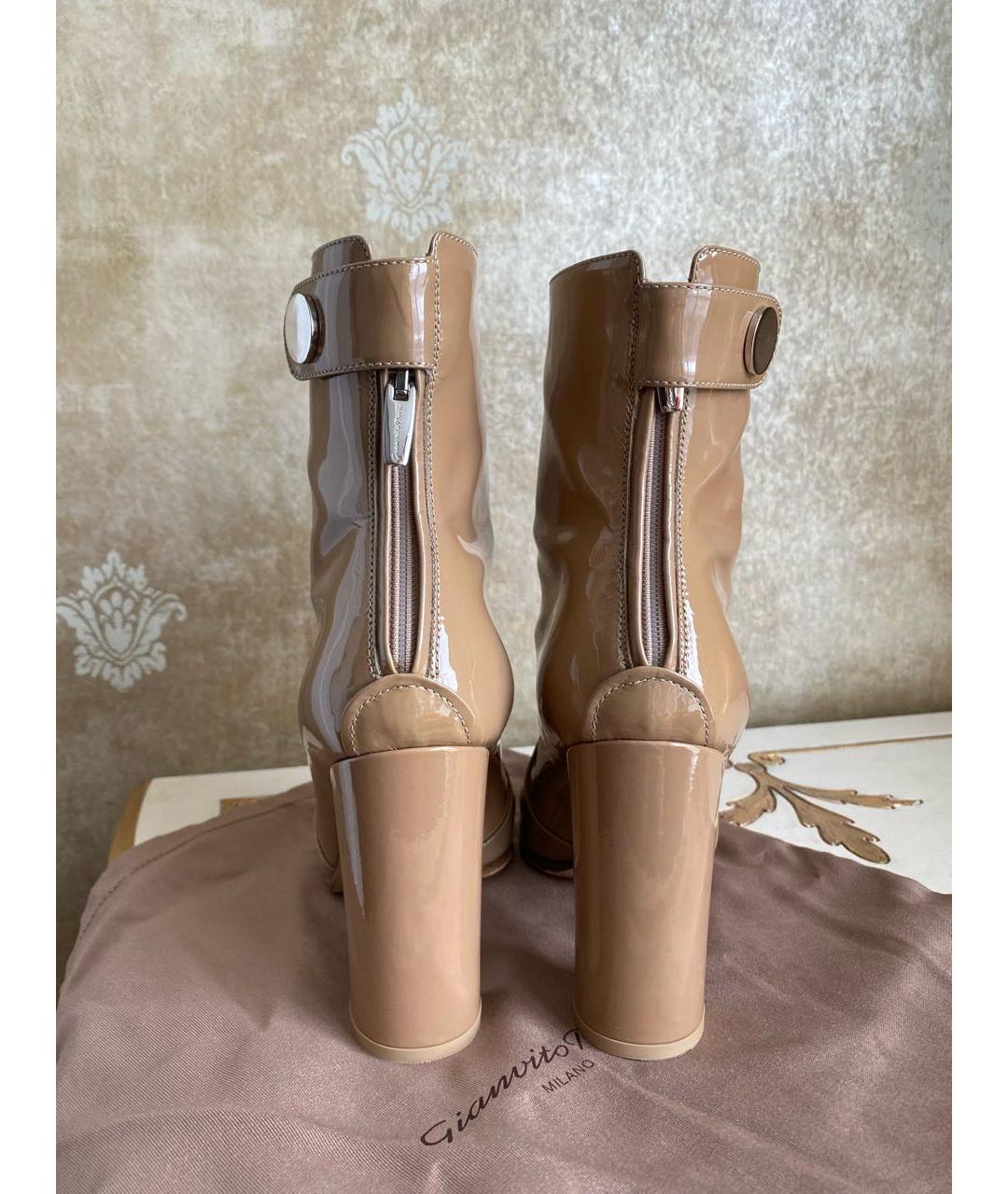 GIANVITO ROSSI Бежевые ботильоны из лакированной кожи, фото 5