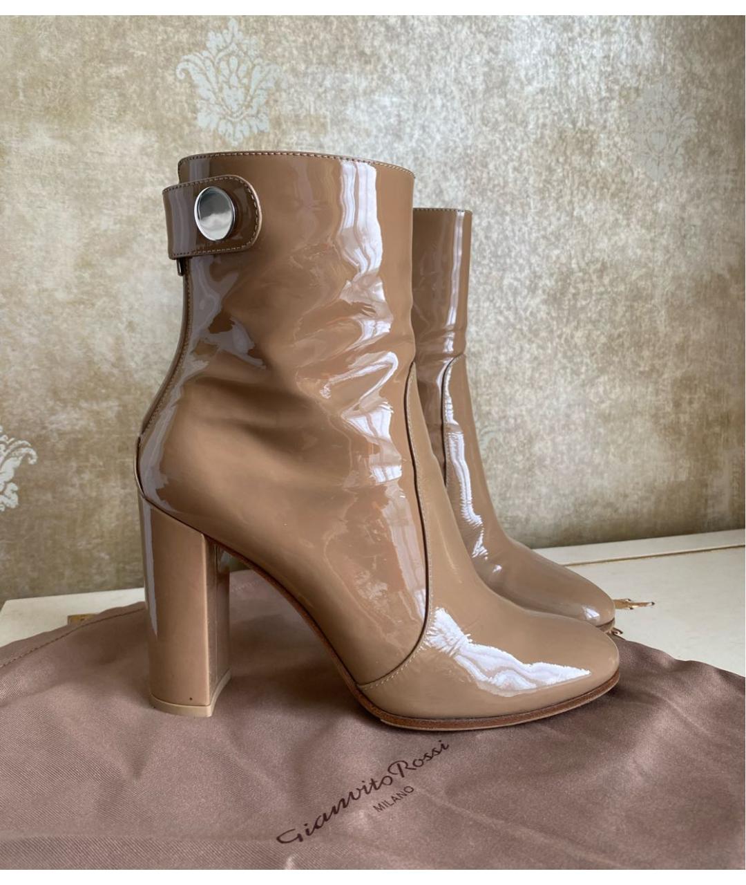 GIANVITO ROSSI Бежевые ботильоны из лакированной кожи, фото 7