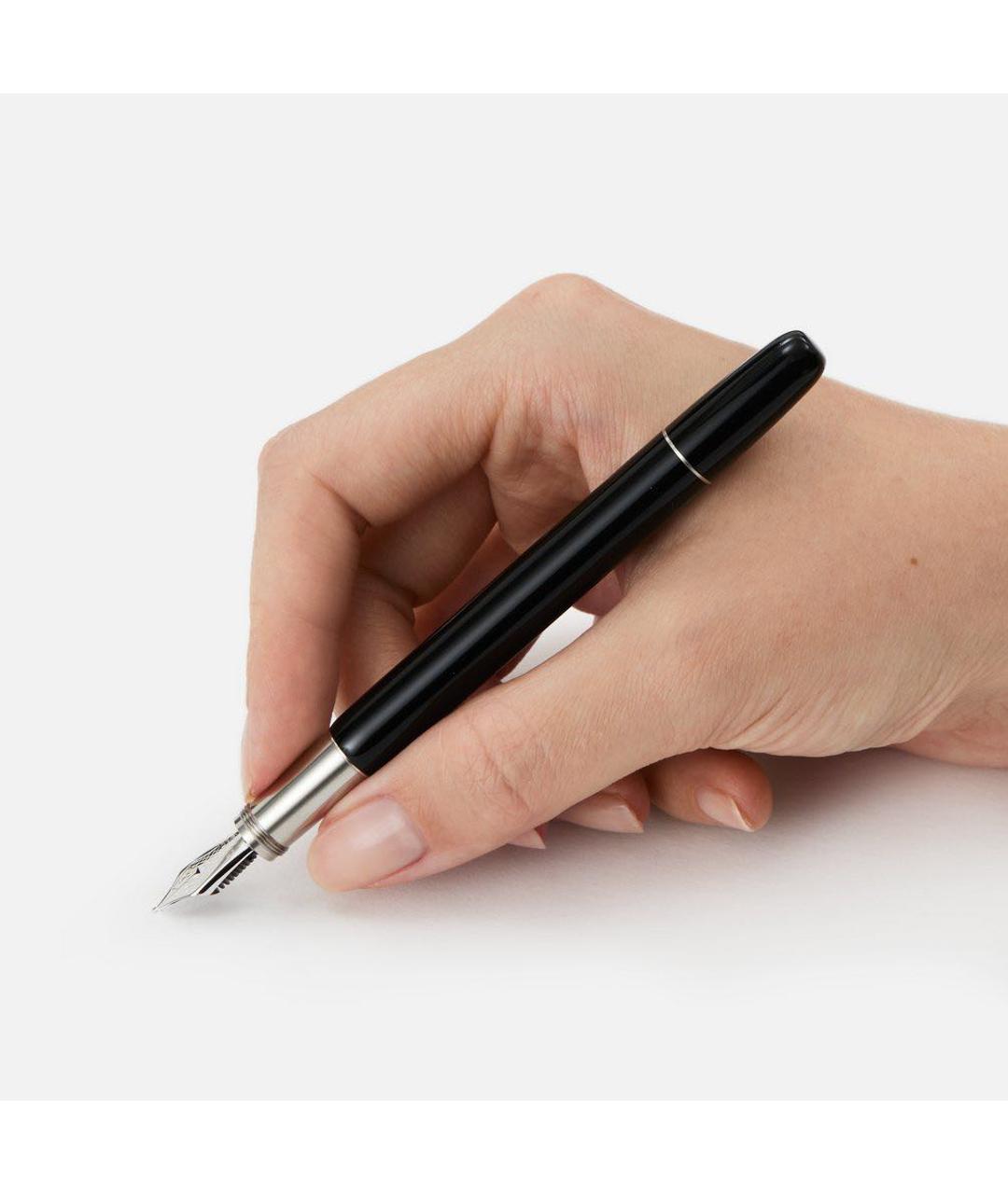 MONTBLANC Черная пластиковая перьевая ручка, фото 6