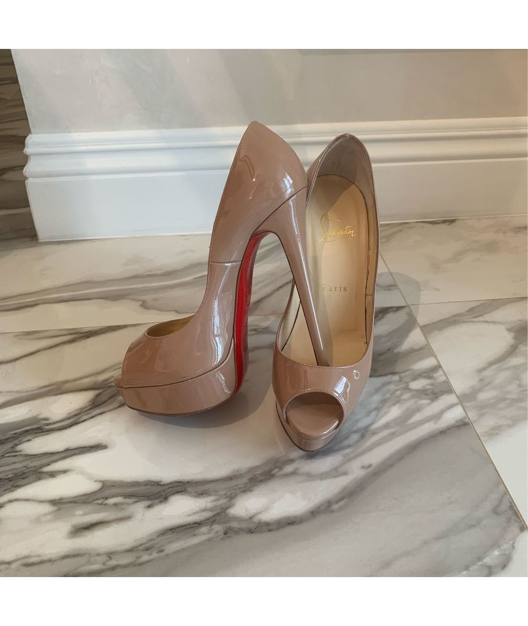 CHRISTIAN LOUBOUTIN Бежевые туфли из лакированной кожи, фото 6