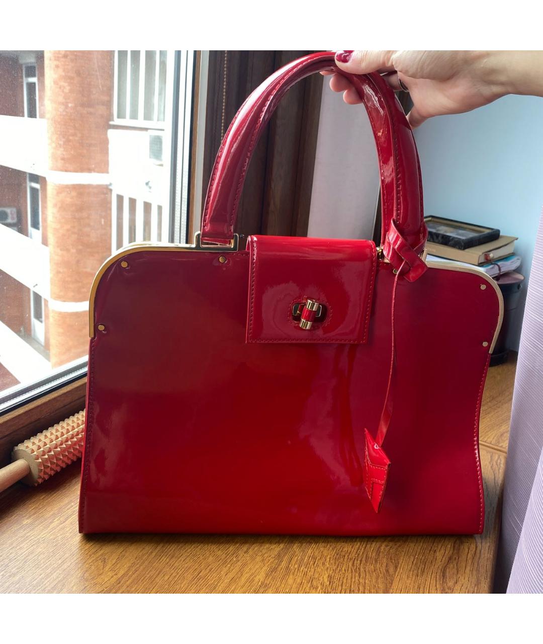 SAINT LAURENT Красная сумка с короткими ручками из лакированной кожи, фото 5