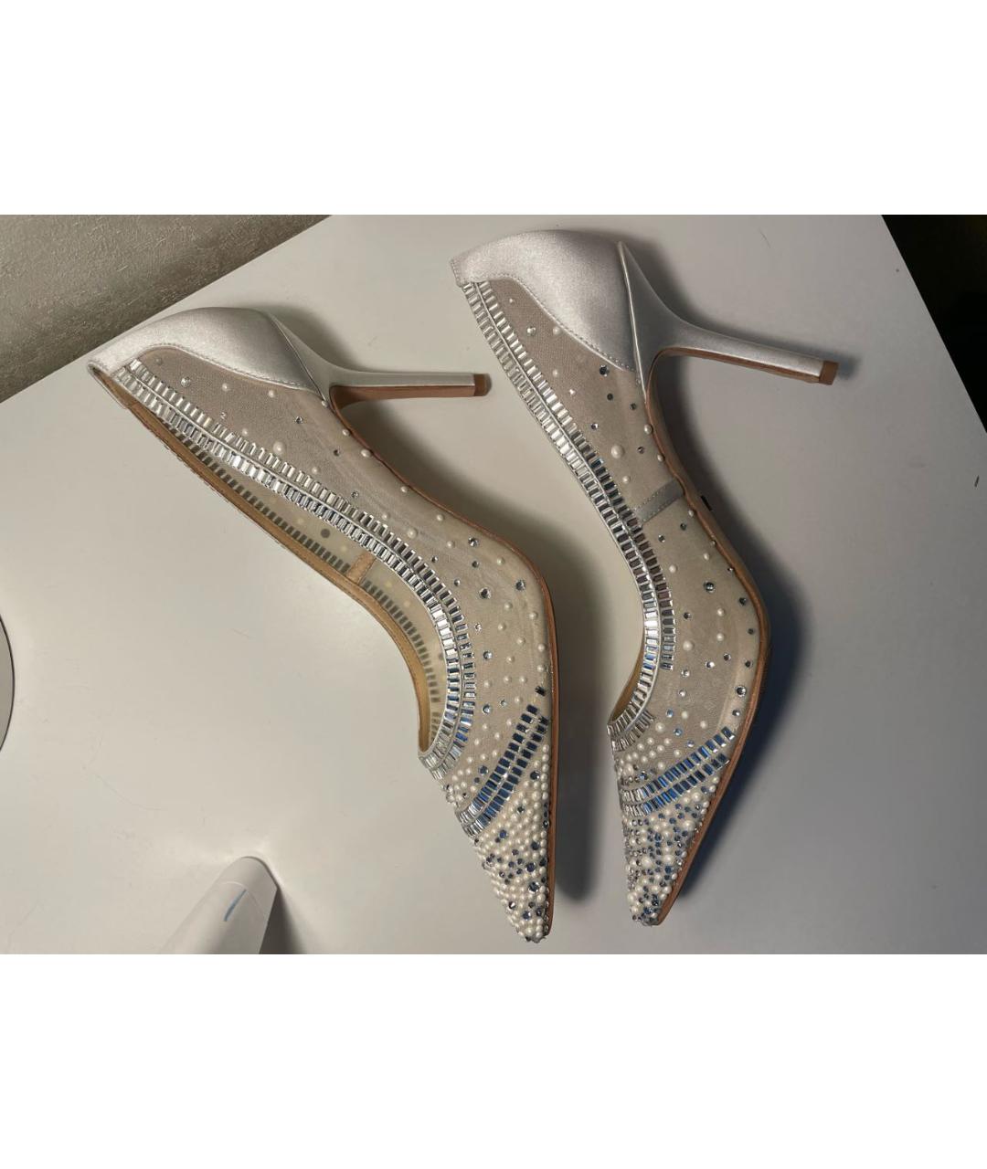 BADGLEY MISCHKA Белые текстильные свадебные туфли на высоком каблуке, фото 7
