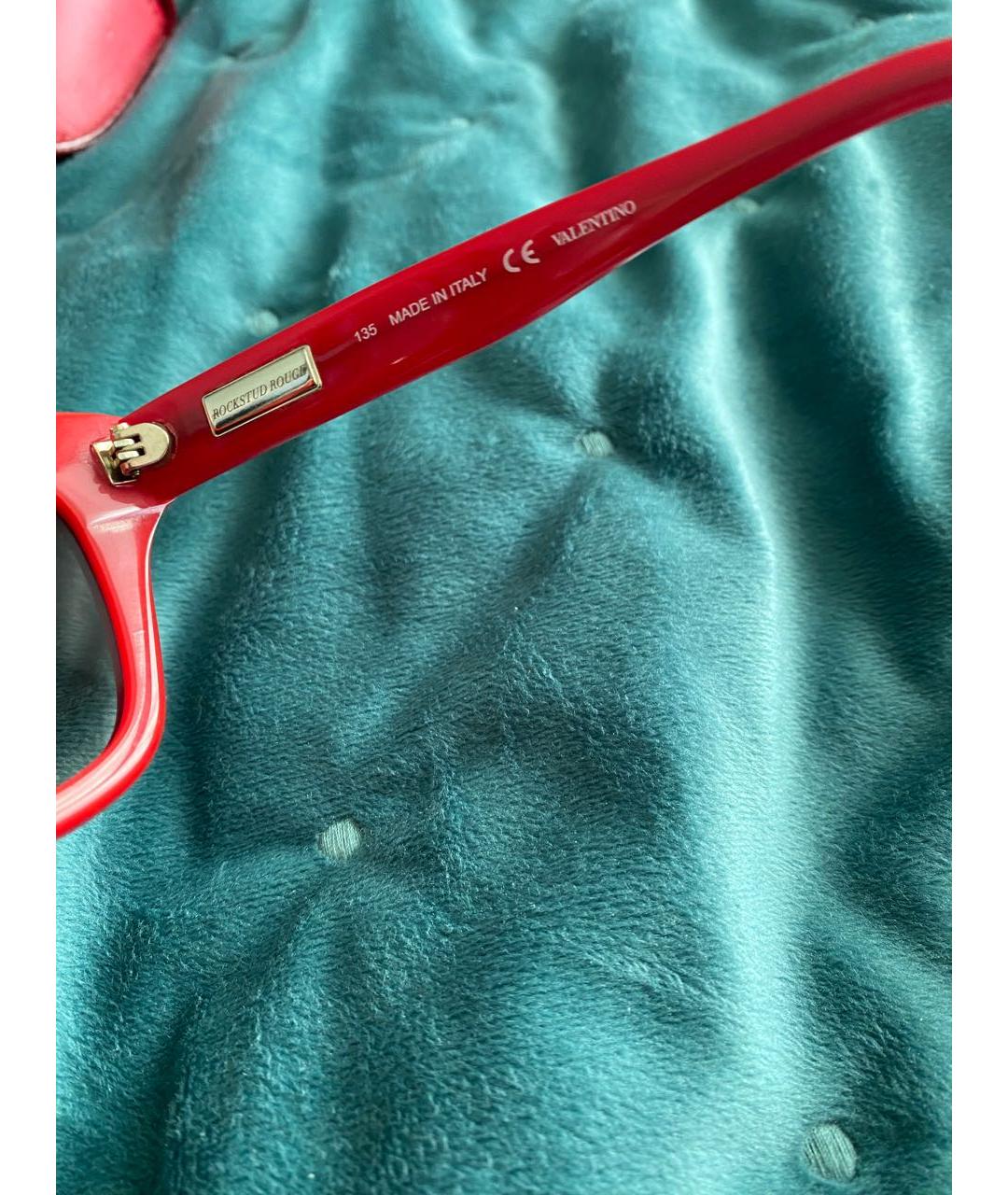 VALENTINO Красные пластиковые солнцезащитные очки, фото 3
