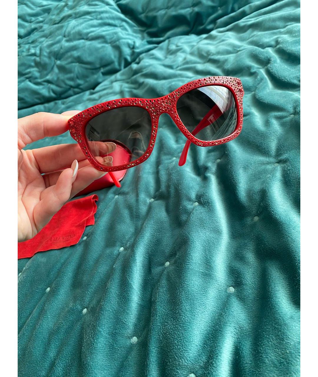 VALENTINO Красные пластиковые солнцезащитные очки, фото 5