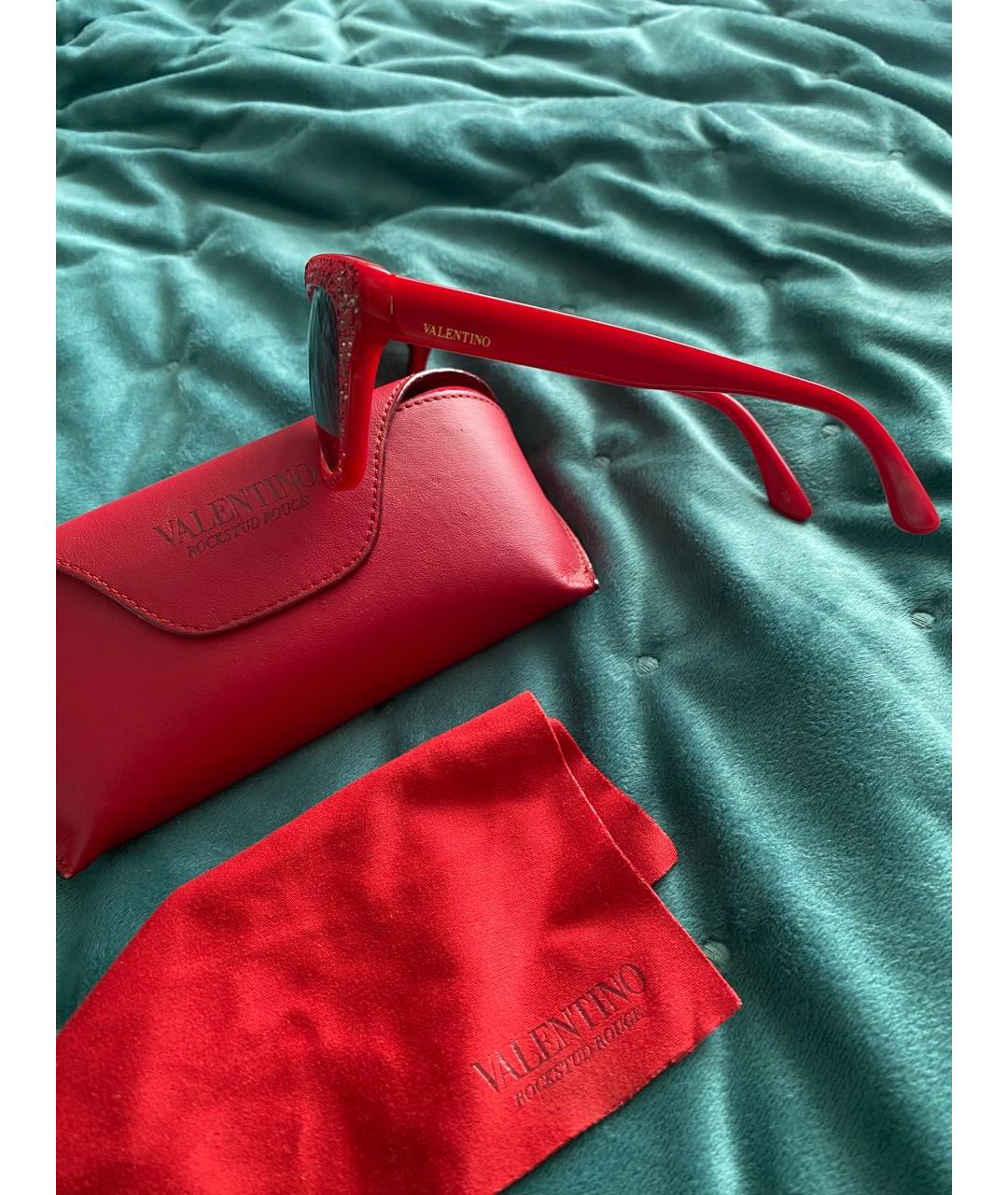 VALENTINO Красные пластиковые солнцезащитные очки, фото 2