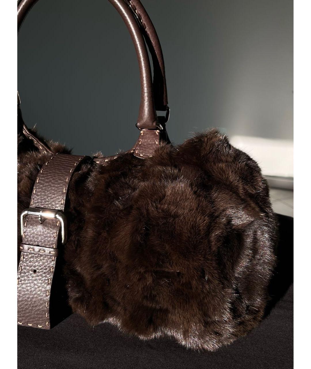 FENDI Коричневая меховая сумка с короткими ручками, фото 3