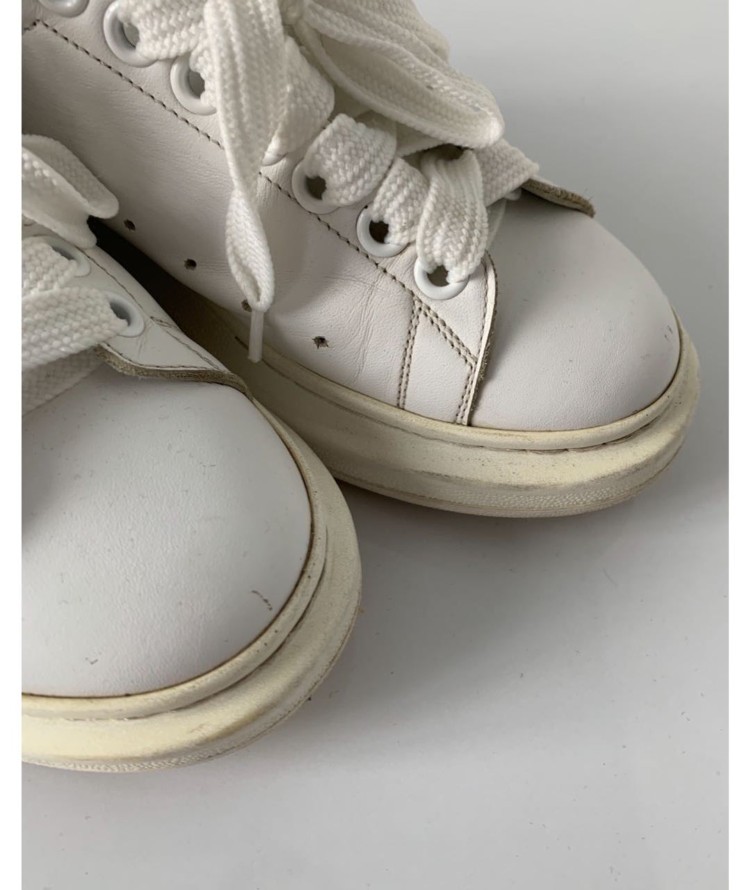 ALEXANDER MCQUEEN Белые кожаные кроссовки, фото 3