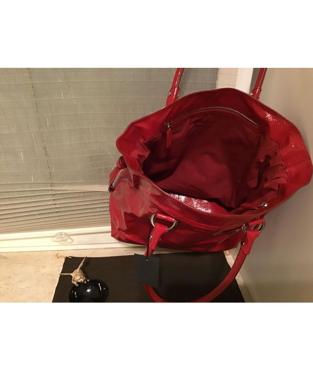TOD'S Красная сумка тоут из лакированной кожи, фото 3