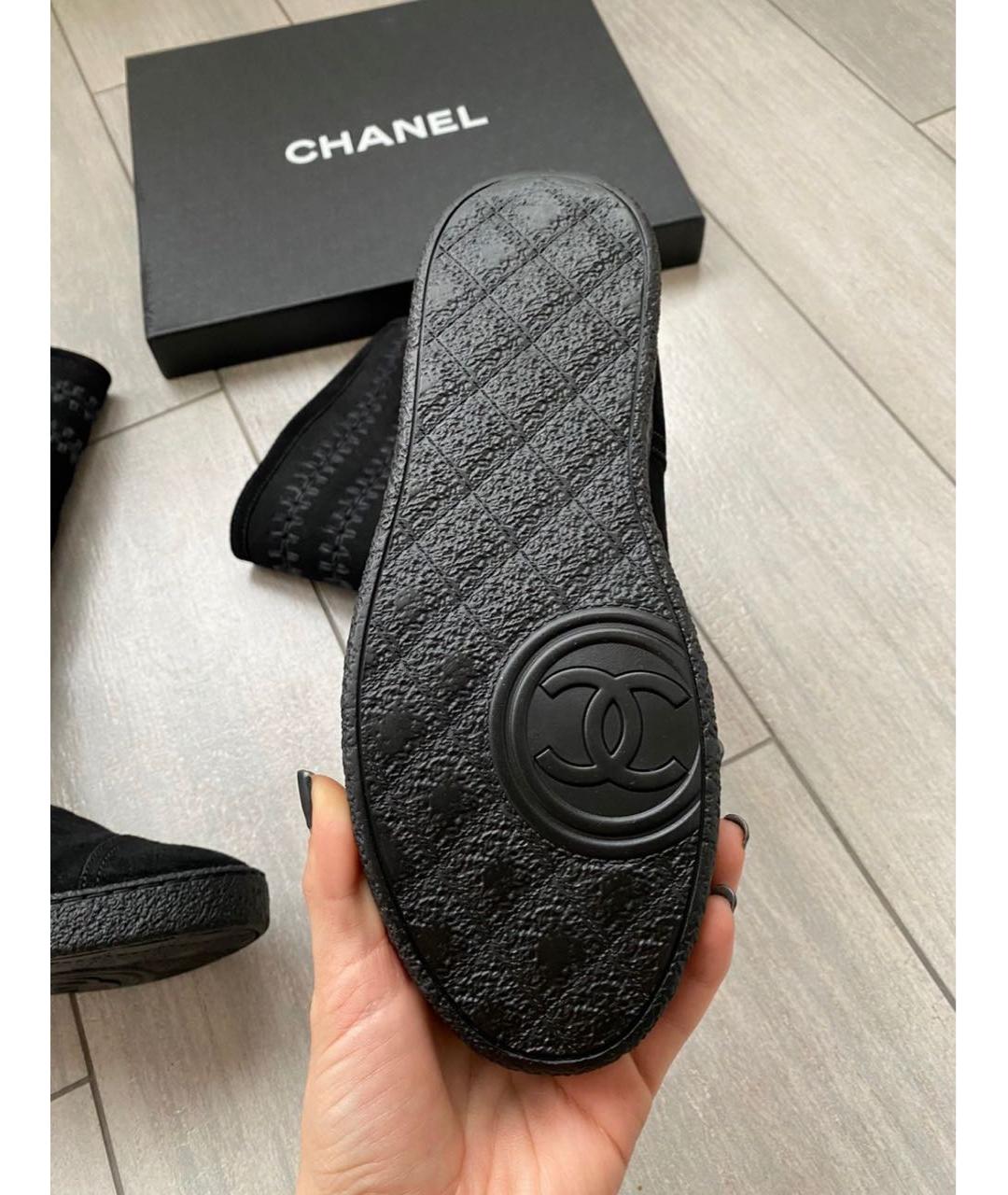 CHANEL Черные замшевые сапоги, фото 2