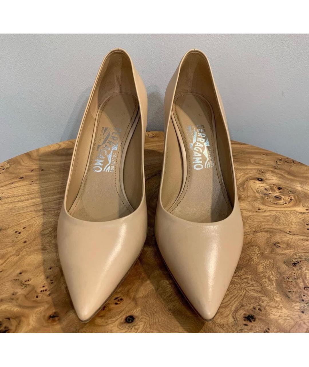 FERRAGAMO Бежевые кожаные туфли, фото 4