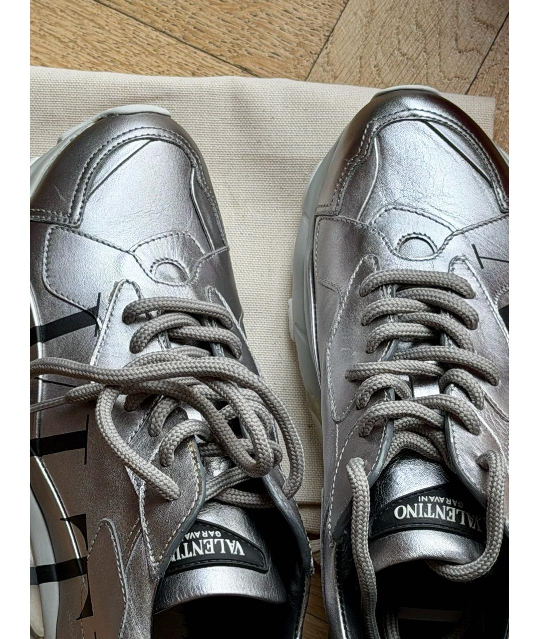 VALENTINO Серебряные кожаные кроссовки, фото 6