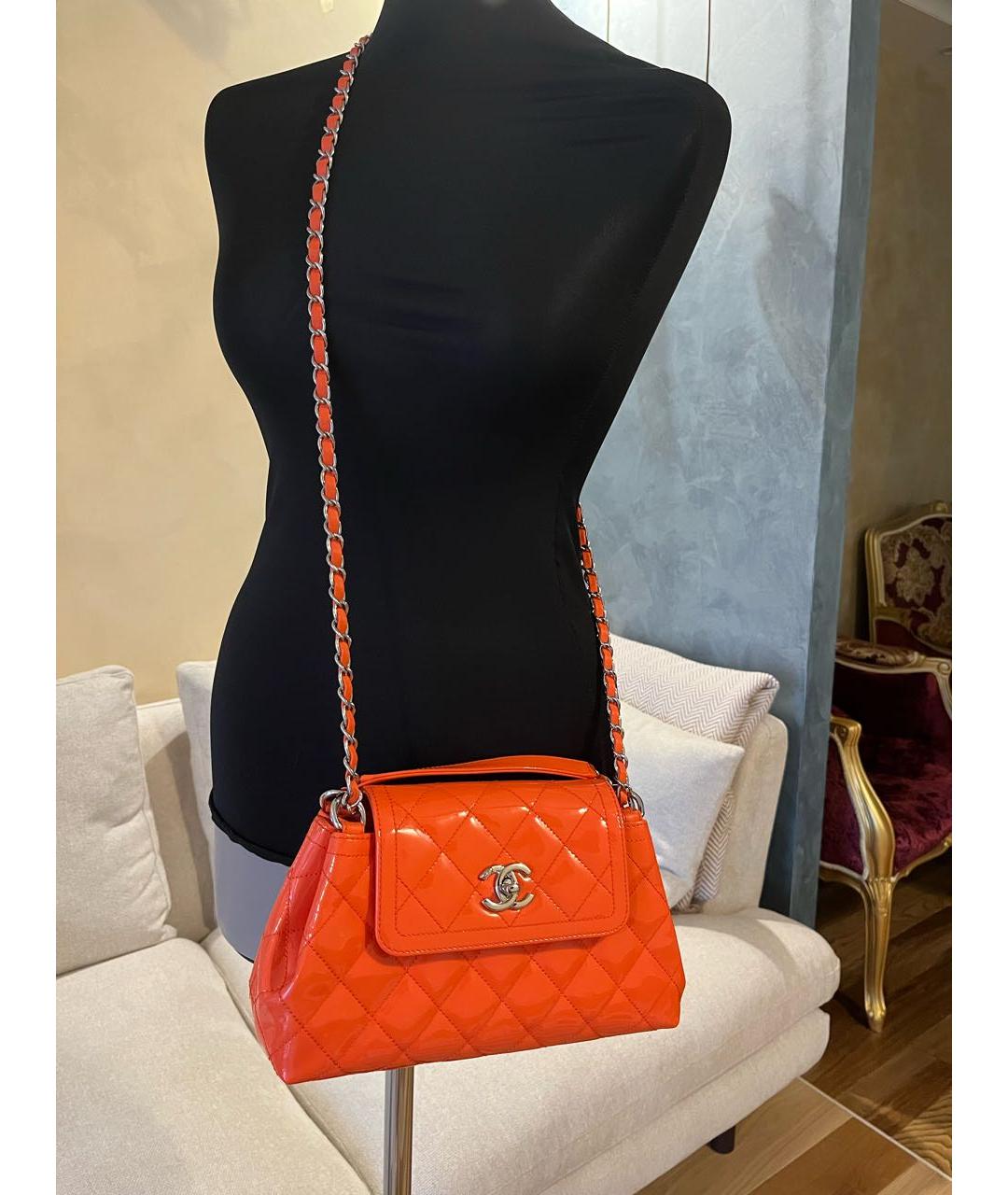 CHANEL PRE-OWNED Оранжевая сумка через плечо из лакированной кожи, фото 7