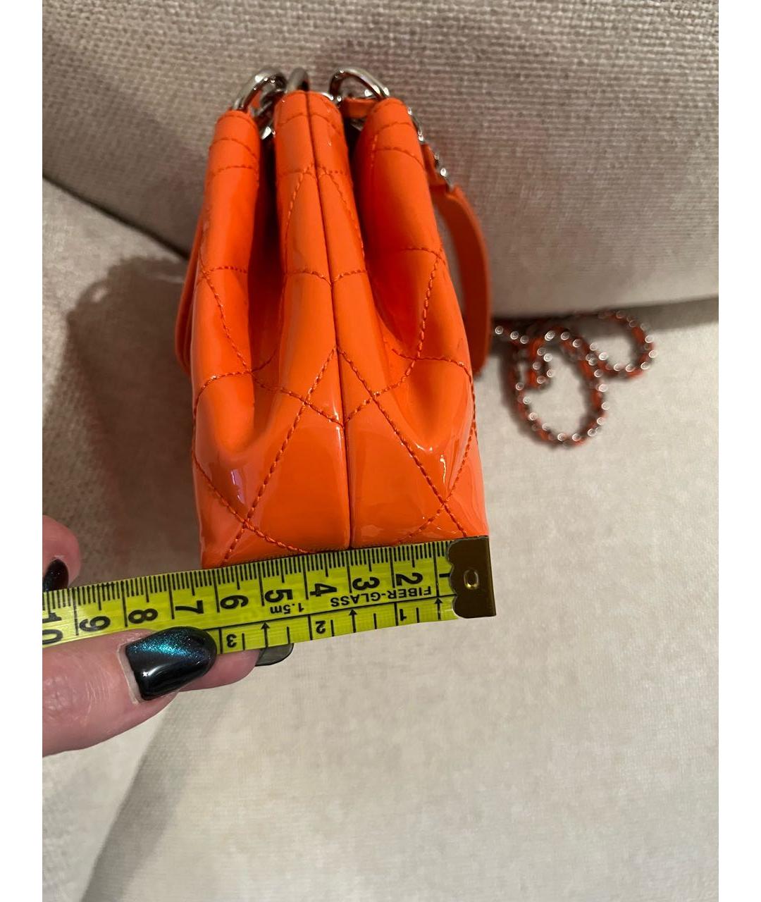 CHANEL PRE-OWNED Оранжевая сумка через плечо из лакированной кожи, фото 5