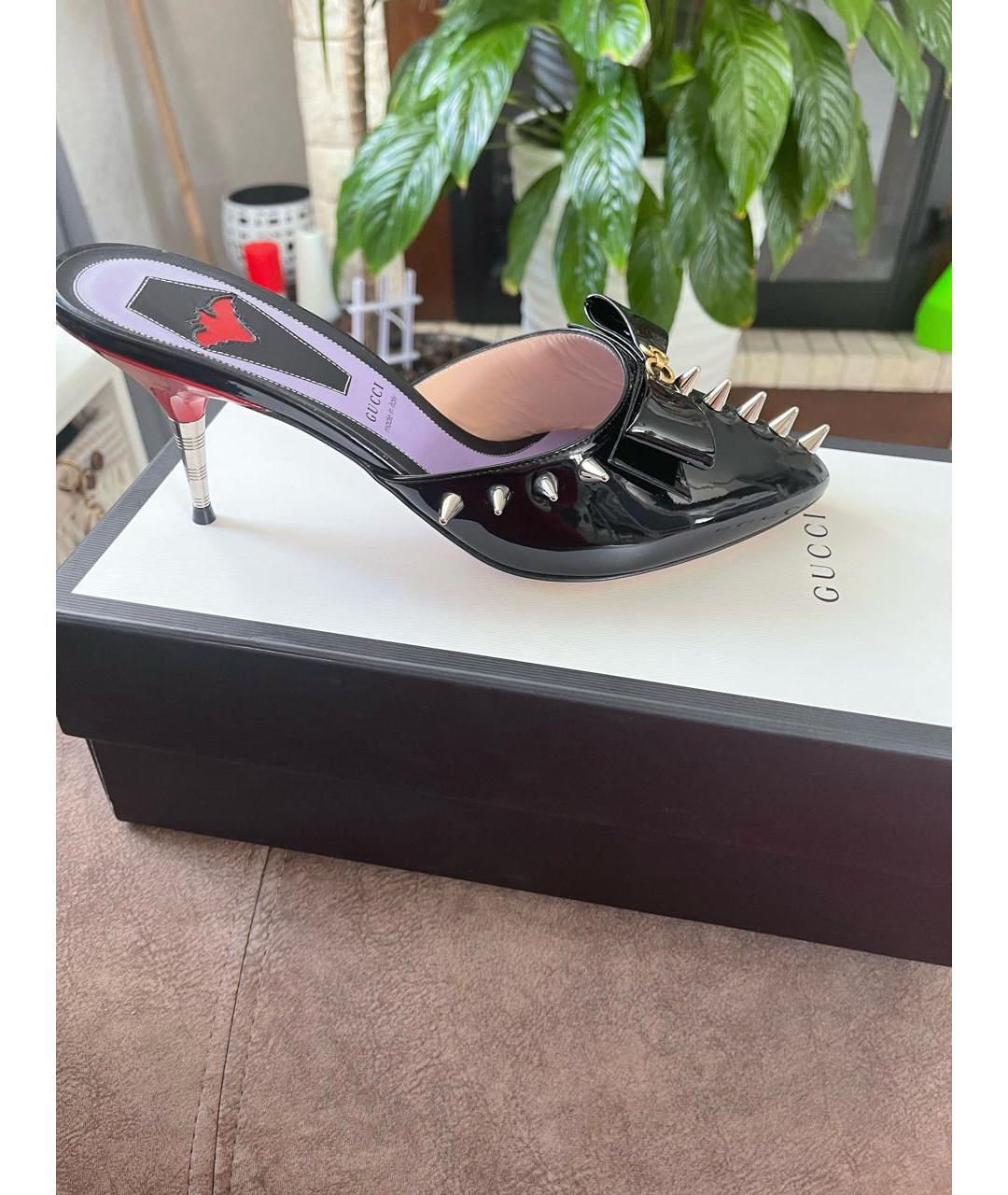 Gucci store patent mules