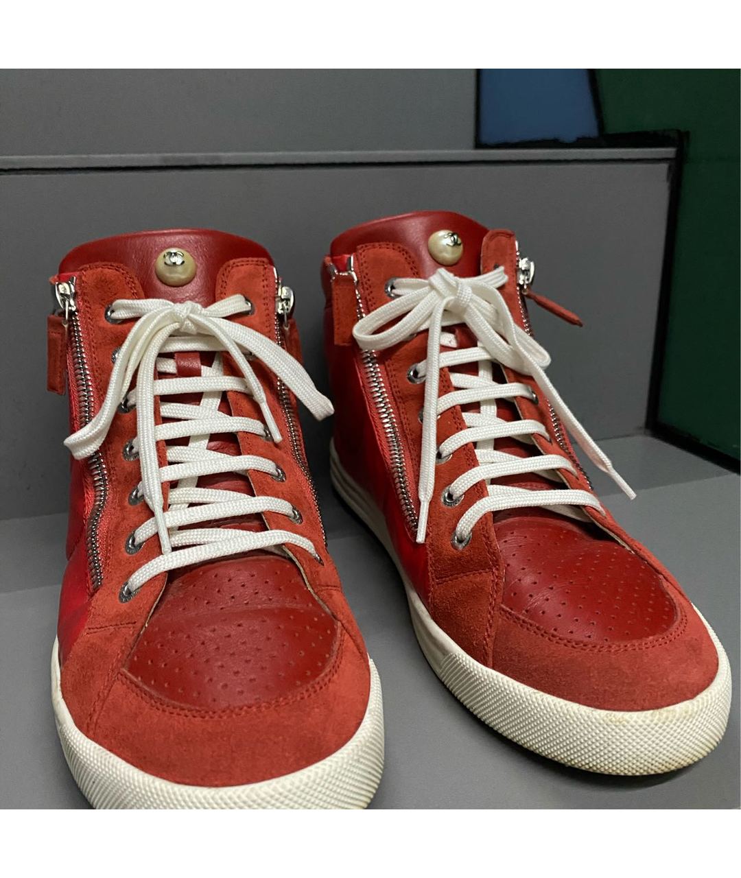 CHANEL PRE-OWNED Красные кожаные кроссовки, фото 2