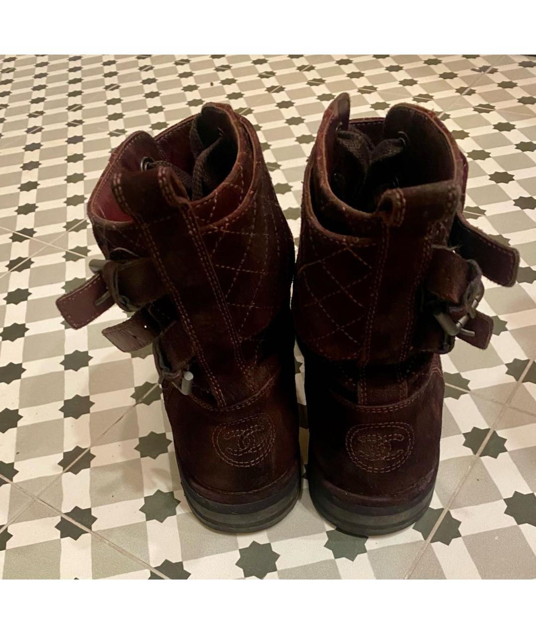 CHANEL PRE-OWNED Бордовые замшевые ботинки, фото 4