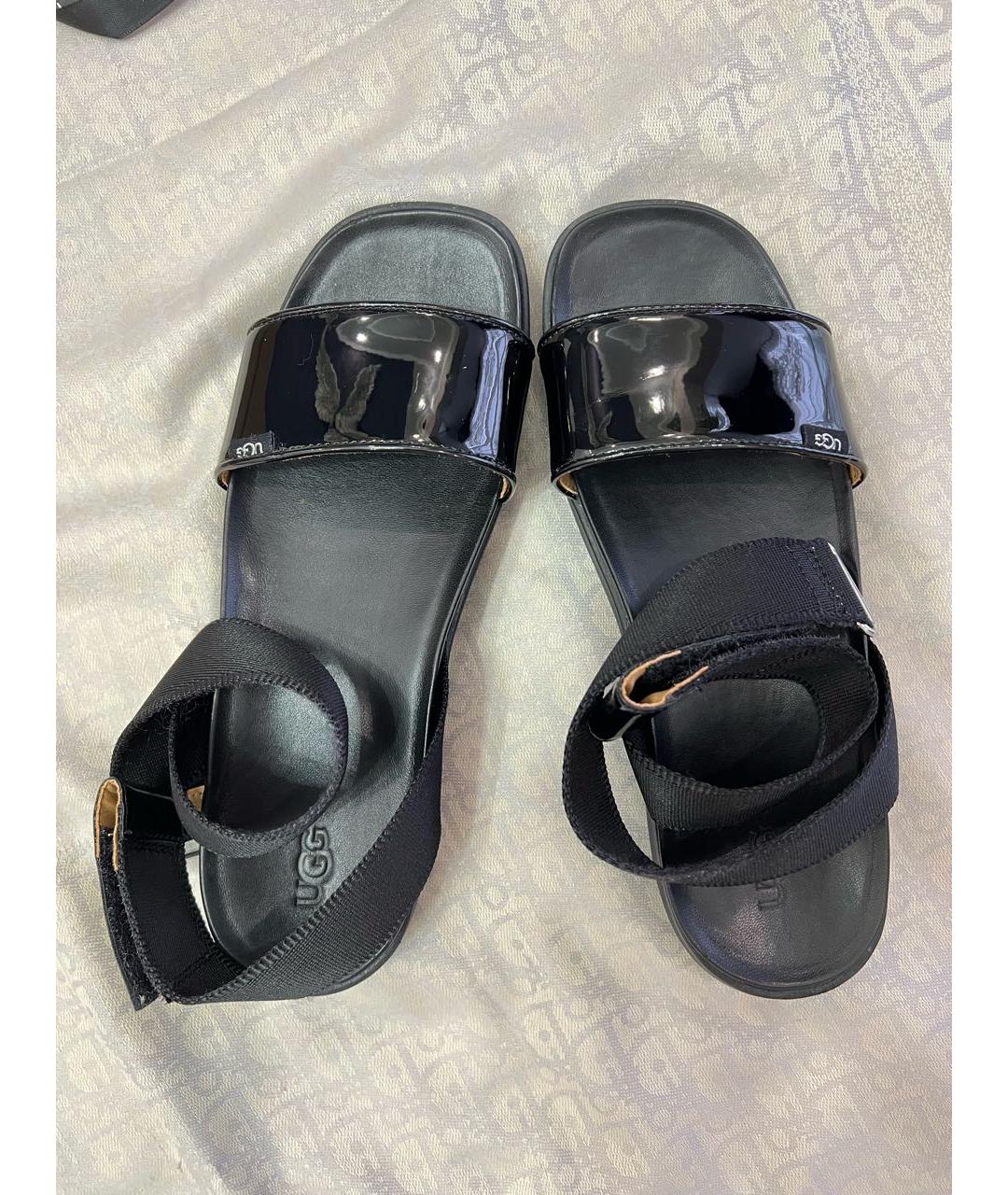 UGG AUSTRALIA Черные сандалии из лакированной кожи, фото 2