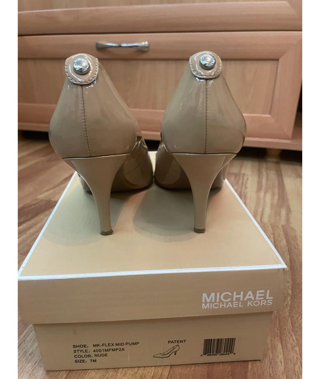MICHAEL KORS Бежевые туфли из лакированной кожи, фото 3