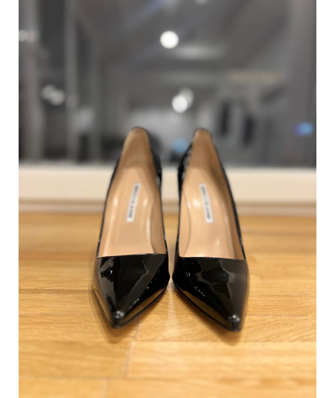 MANOLO BLAHNIK Черные туфли из лакированной кожи, фото 2