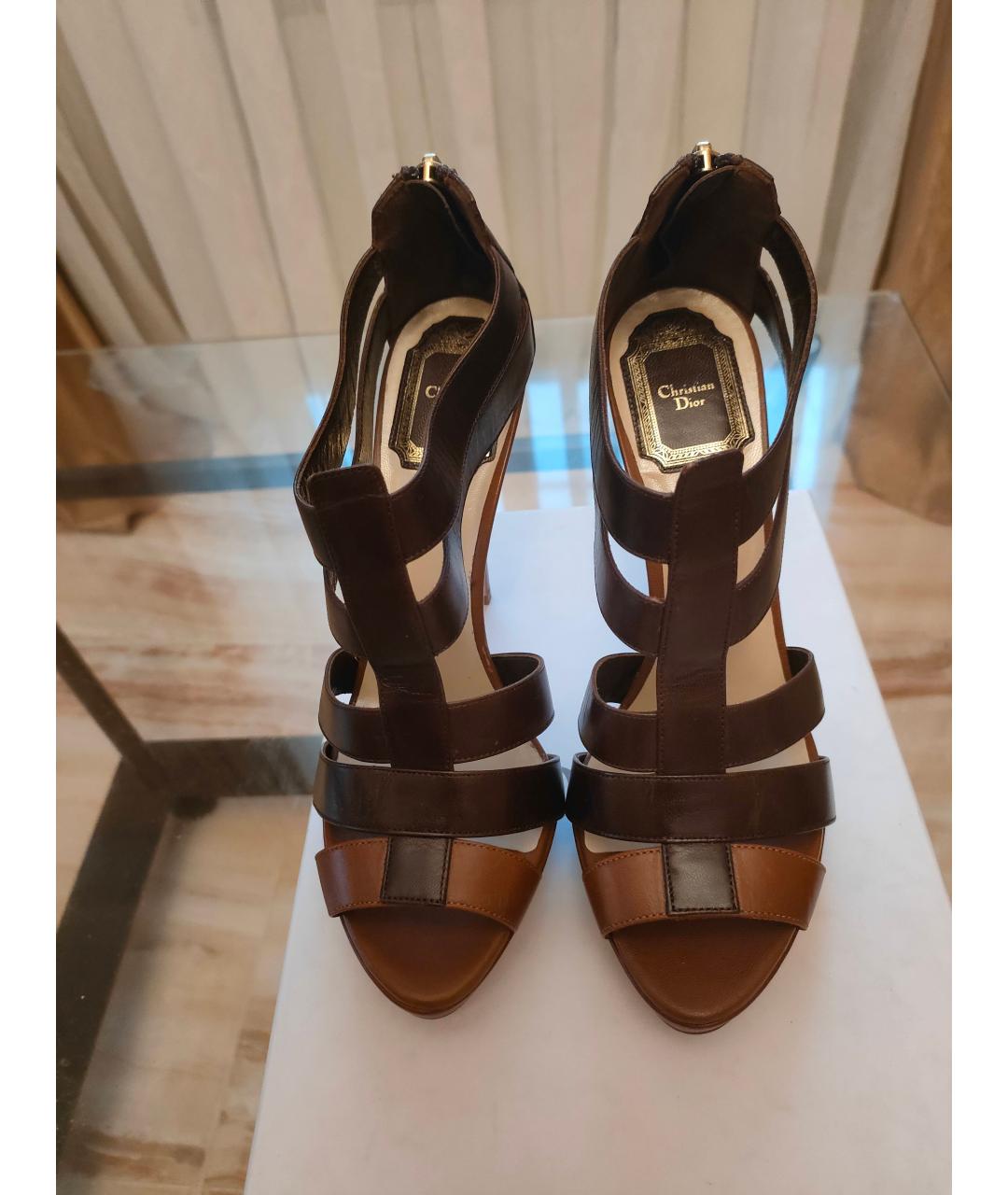 CHRISTIAN DIOR Коричневые кожаные босоножки, фото 2