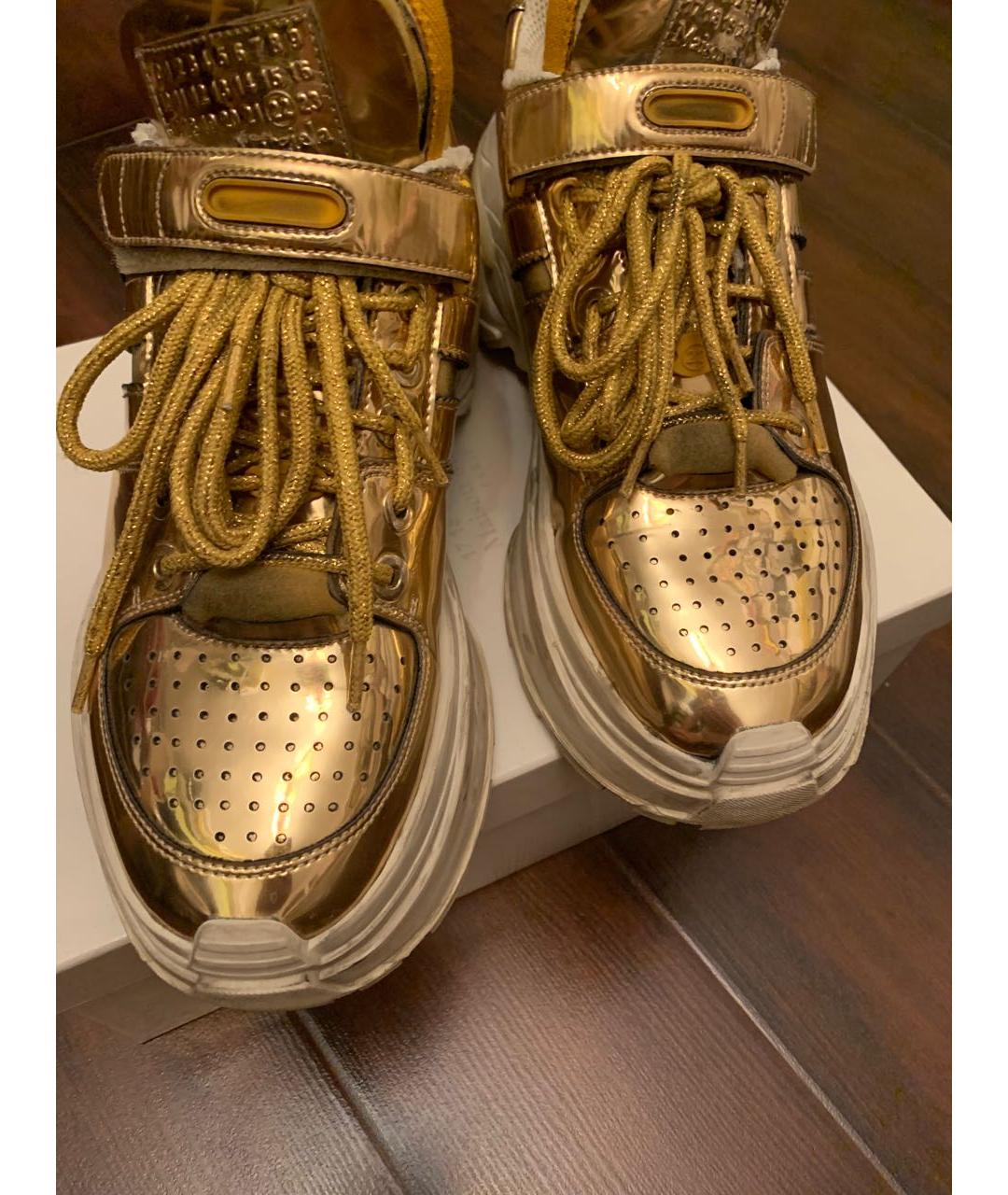 MAISON MARGIELA Золотые кроссовки из лакированной кожи, фото 3